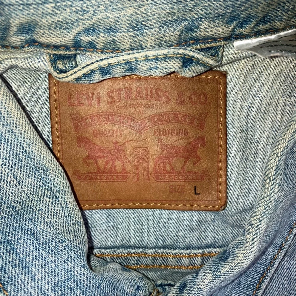 Levi's Denim Trucker Jacket Men Large Light Wash Blue Faded Western Classic - Picture 7 of 12